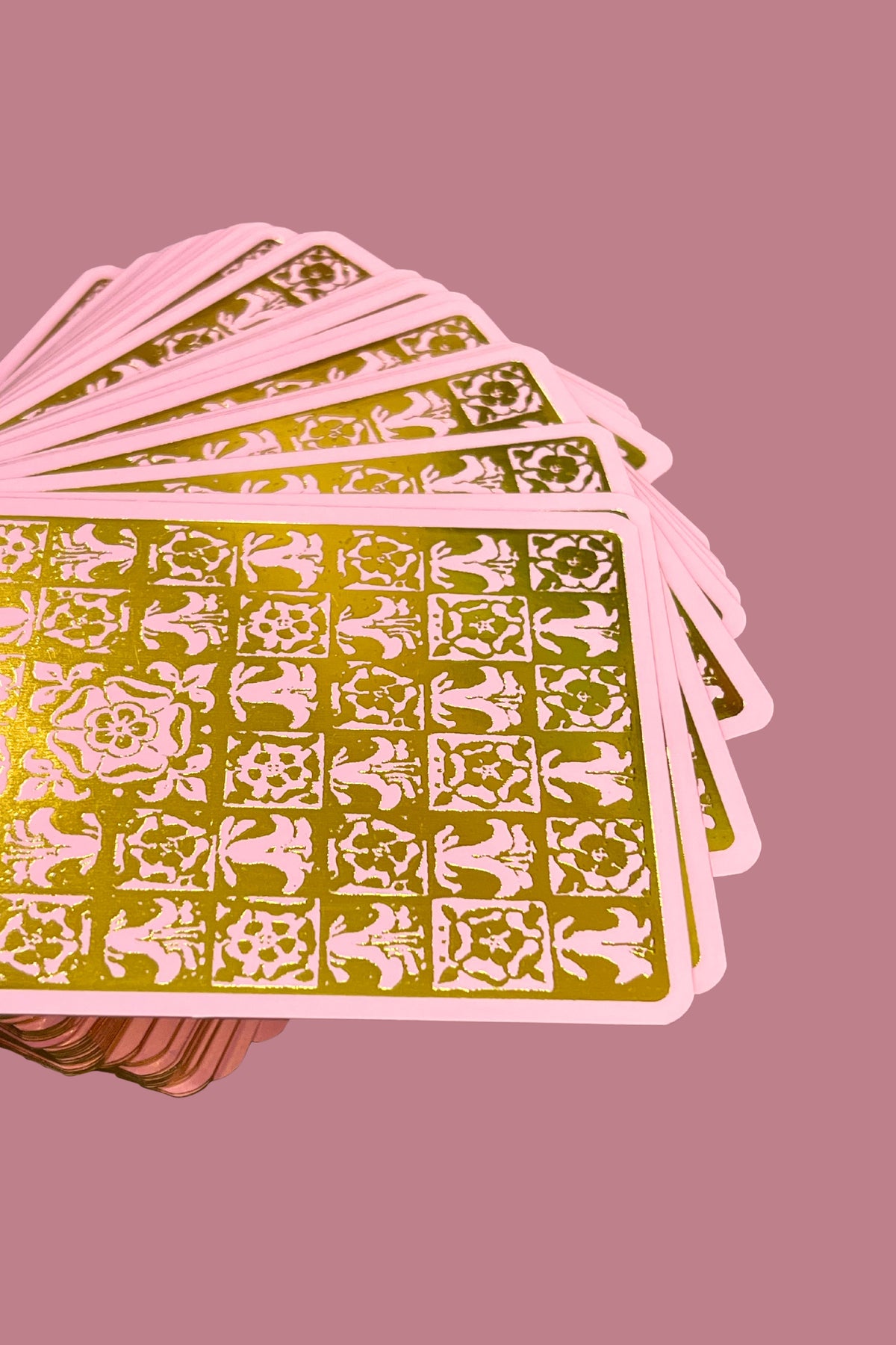 Baraja de cartas de tarot de edición rose gold.